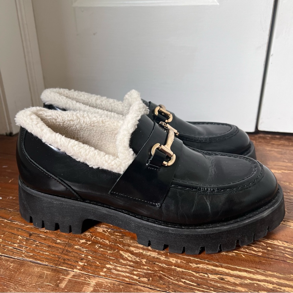 Steve Madden Lando Black Loafers with Gold Accent and faux shearling lined